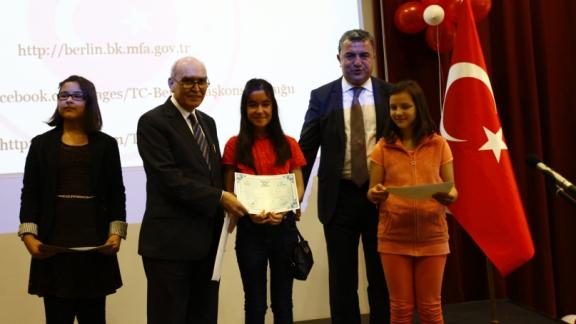 Türkçe Seviye Tespit sınavında başarılı olan öğrencilere törenle Sertifikaları verildi.